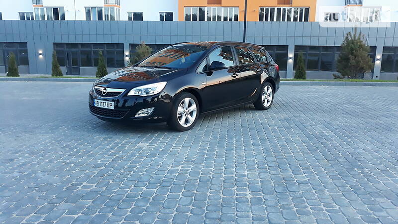Універсал Opel Astra 2011 в Вінниці