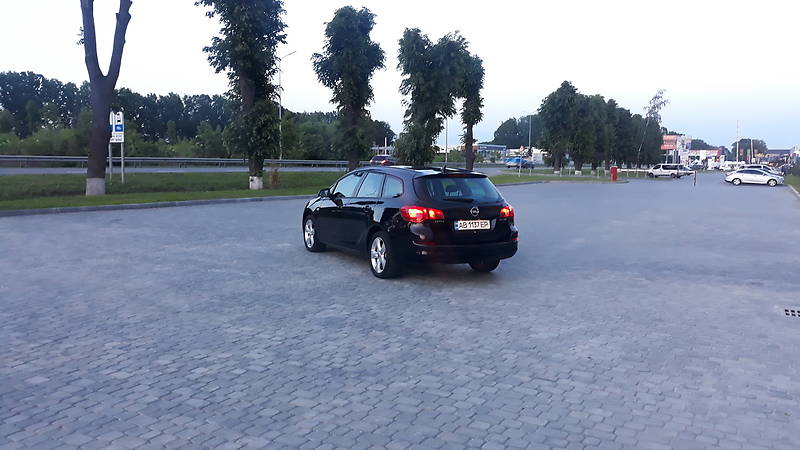 Універсал Opel Astra 2011 в Вінниці