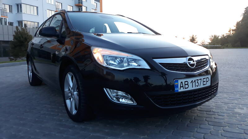 Універсал Opel Astra 2011 в Вінниці