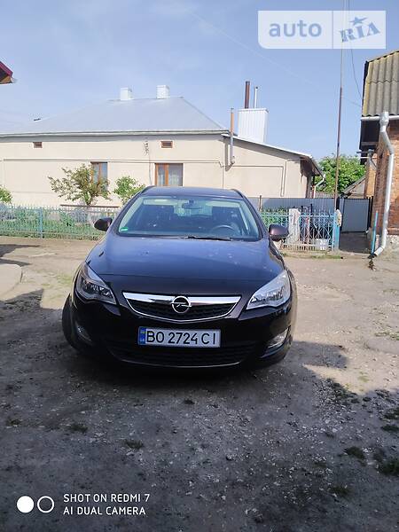 Універсал Opel Astra 2011 в 