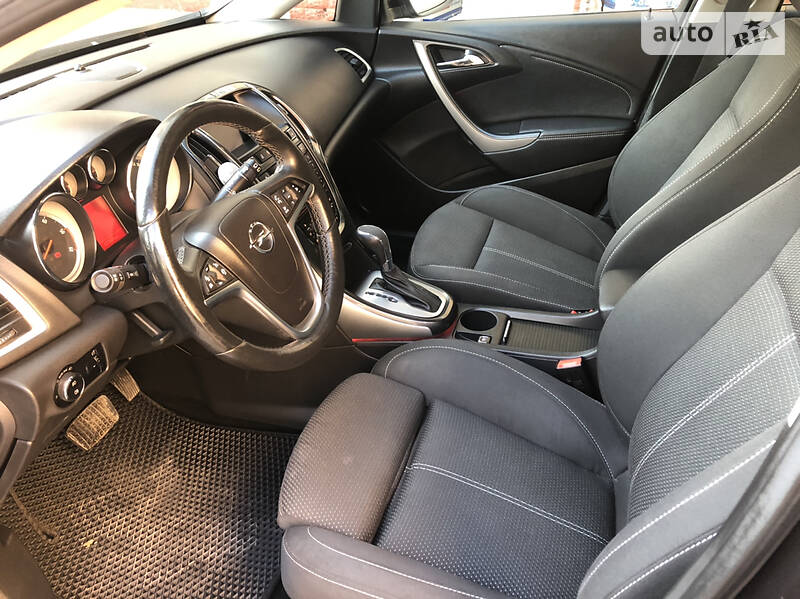 Универсал Opel Astra 2012 в Черновцах