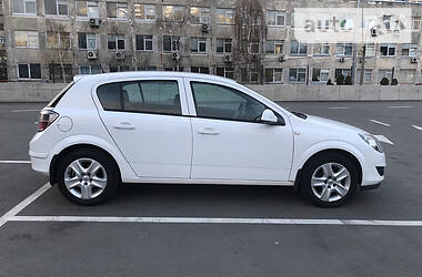 Хэтчбек Opel Astra 2013 в Киеве