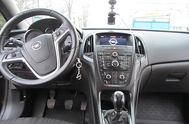 Универсал Opel Astra 2012 в Шостке