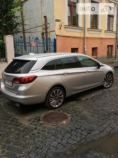 Універсал Opel Astra 2016 в Чернівцях