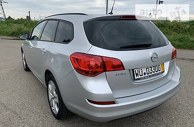 Універсал Opel Astra 2011 в 