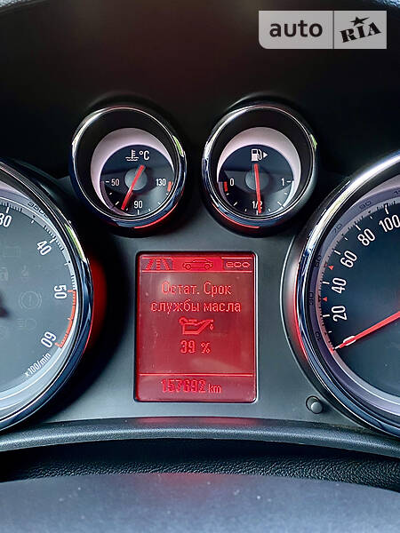 Універсал Opel Astra 2013 в Чернівцях