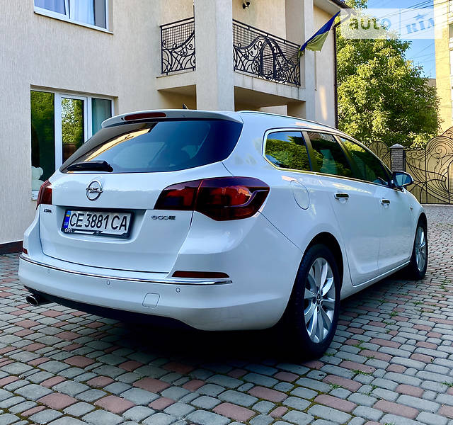 Універсал Opel Astra 2013 в Чернівцях