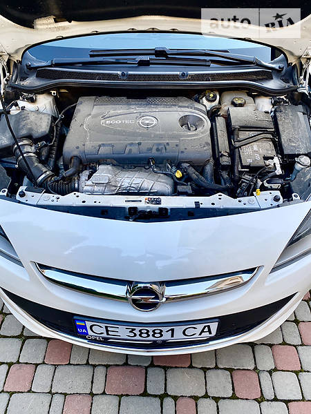 Універсал Opel Astra 2013 в Чернівцях
