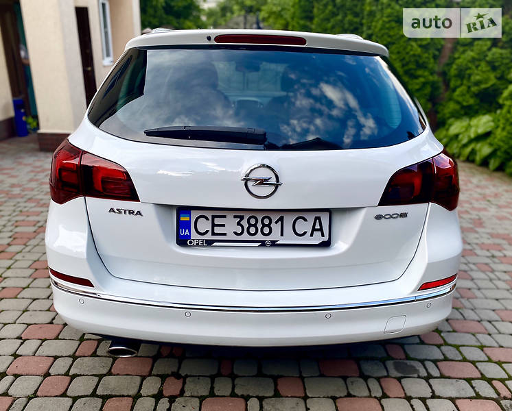 Універсал Opel Astra 2013 в Чернівцях