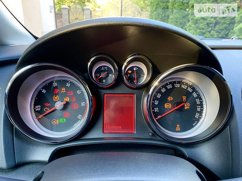 Універсал Opel Astra 2013 в Чернівцях