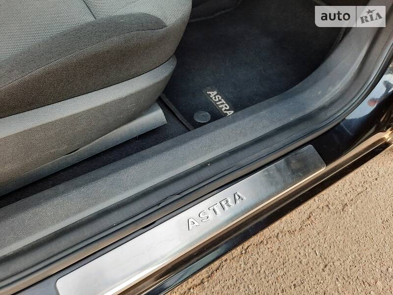 Універсал Opel Astra 2006 в Полтаві