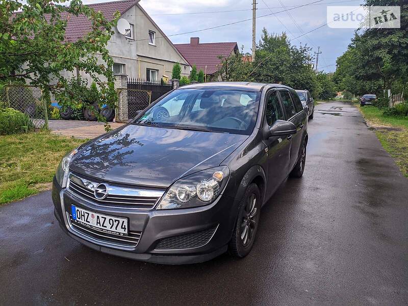 Універсал Opel Astra 2010 в Луцьку