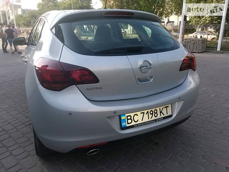 Хэтчбек Opel Astra 2011 в Львове