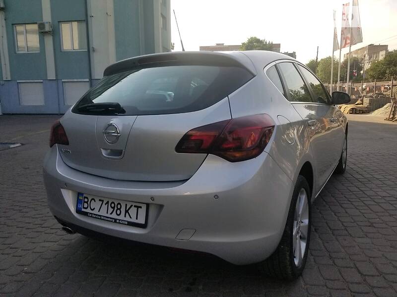Хэтчбек Opel Astra 2011 в Львове
