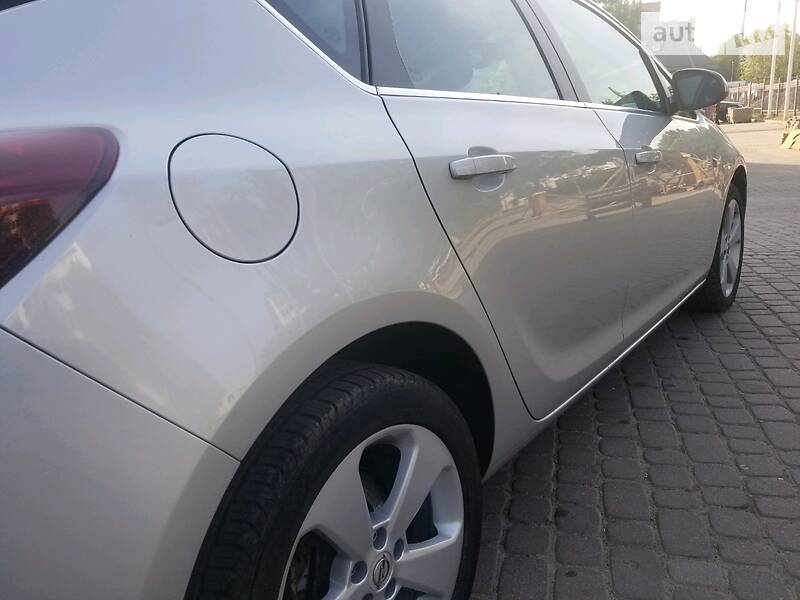 Хэтчбек Opel Astra 2011 в Львове