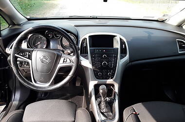 Универсал Opel Astra 2012 в 