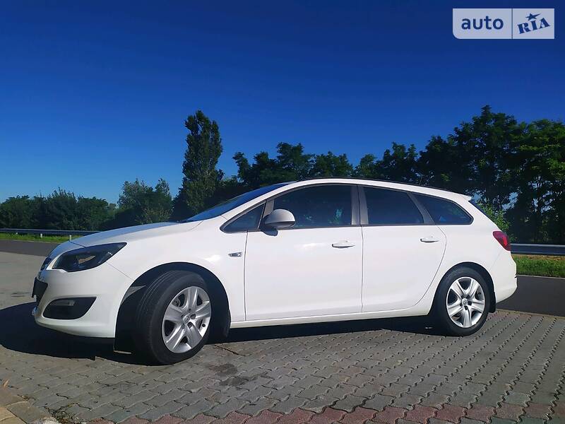 Універсал Opel Astra 2014 в Сваляві