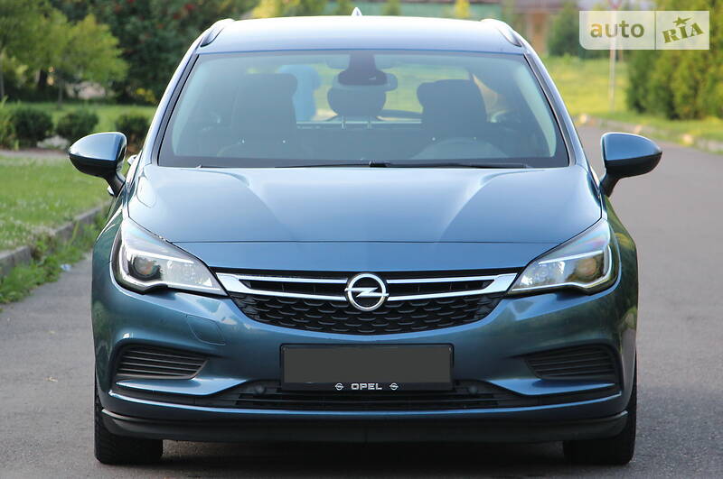 Універсал Opel Astra 2017 в Рівному