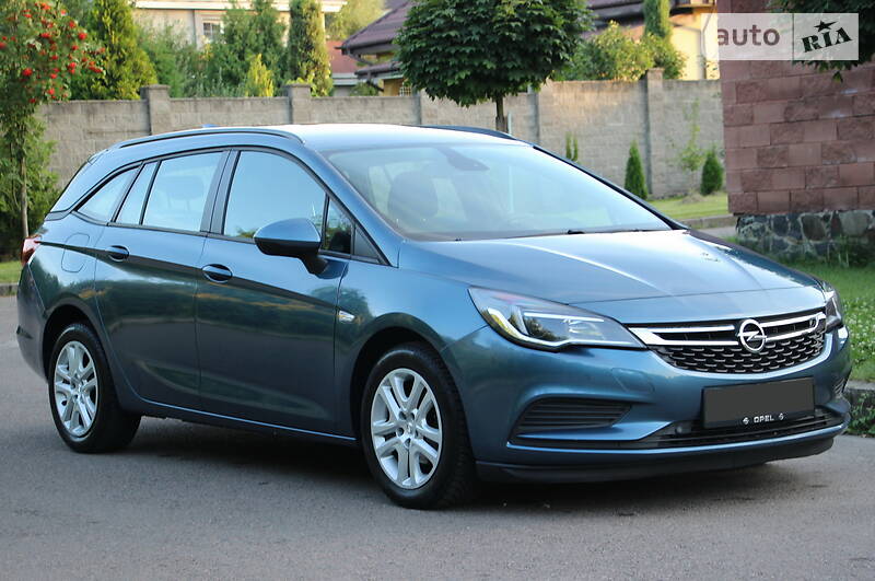Універсал Opel Astra 2017 в Рівному
