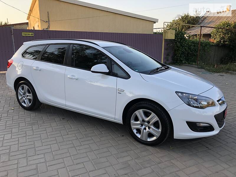 Універсал Opel Astra 2014 в Костянтинівці
