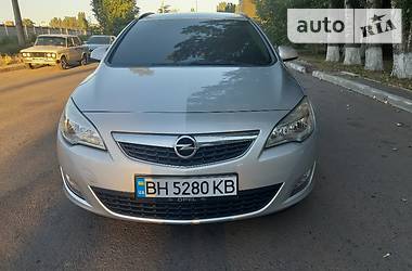 Универсал Opel Astra 2011 в Измаиле