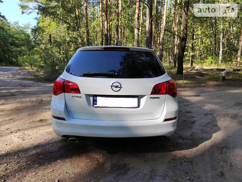 Универсал Opel Astra 2011 в Киеве