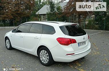 Универсал Opel Astra 2013 в Черновцах