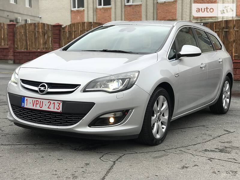 Универсал Opel Astra 2014 в Ровно