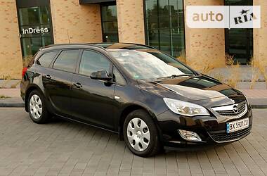 Универсал Opel Astra 2011 в 