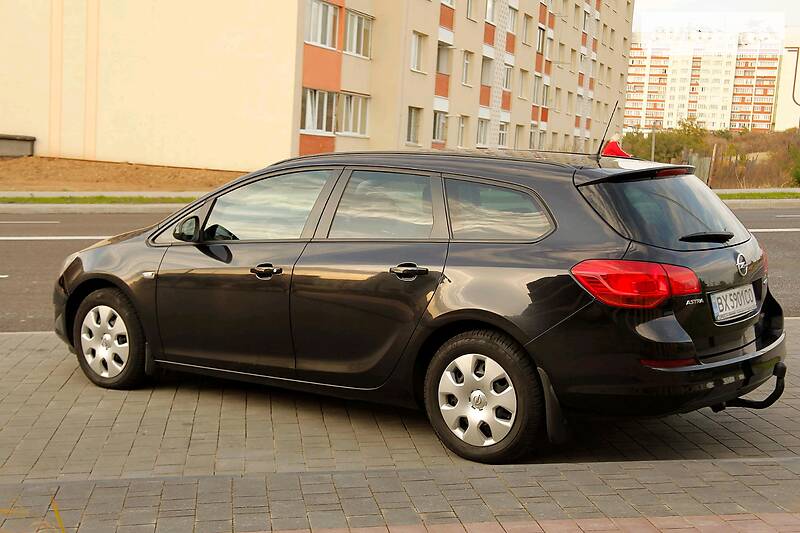 Універсал Opel Astra 2011 в Хмельницькому