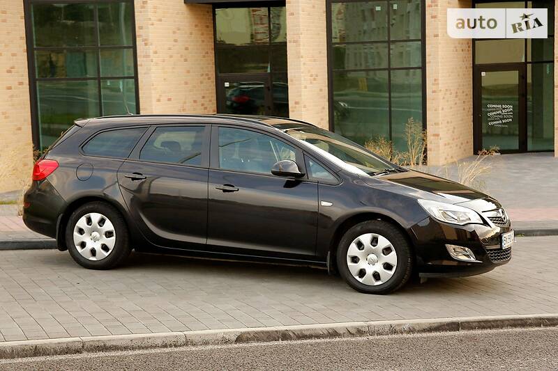 Універсал Opel Astra 2011 в Хмельницькому