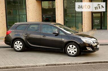 Универсал Opel Astra 2011 в 