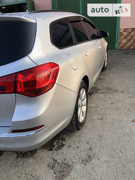 Универсал Opel Astra 2013 в Тячеве