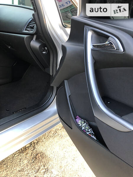 Универсал Opel Astra 2013 в Тячеве