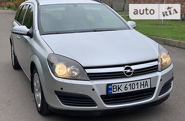 Универсал Opel Astra 2006 в Ровно