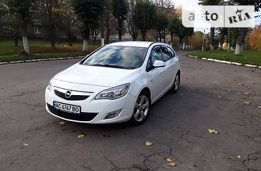 Универсал Opel Astra 2012 в Нововолынске