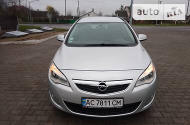 Универсал Opel Astra 2012 в Владимир-Волынском