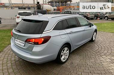 Универсал Opel Astra 2017 в Киеве