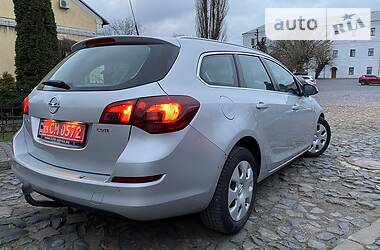 Универсал Opel Astra 2011 в Луцке