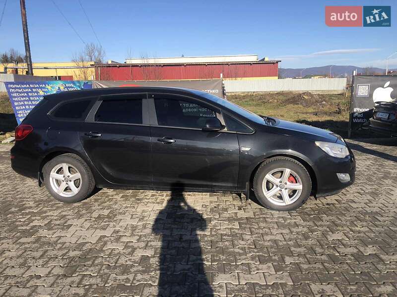 Универсал Opel Astra 2012 в Иршаве