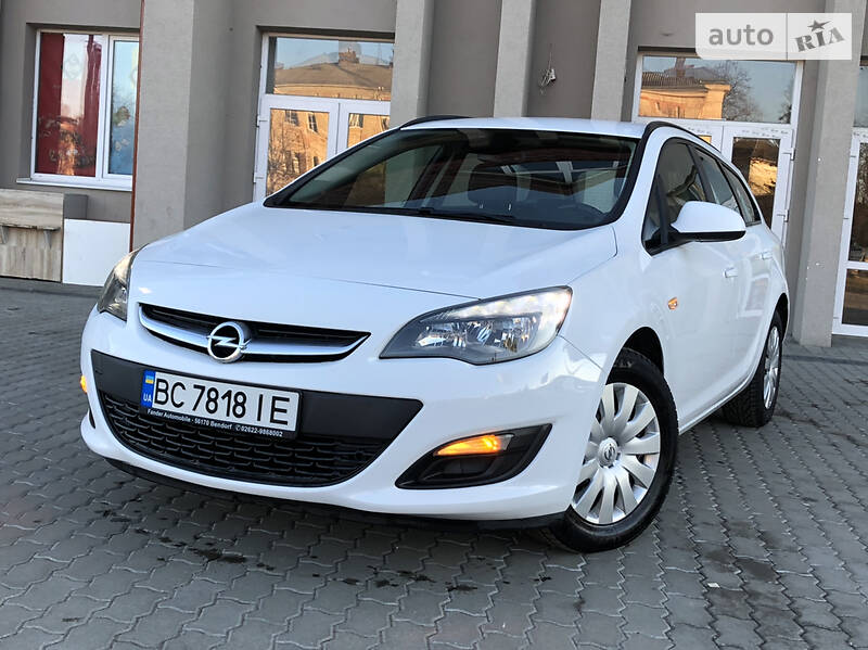 Універсал Opel Astra 2015 в Дрогобичі