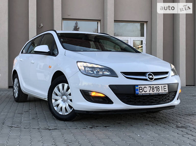 Універсал Opel Astra 2015 в Дрогобичі