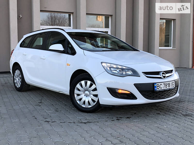 Універсал Opel Astra 2015 в Дрогобичі