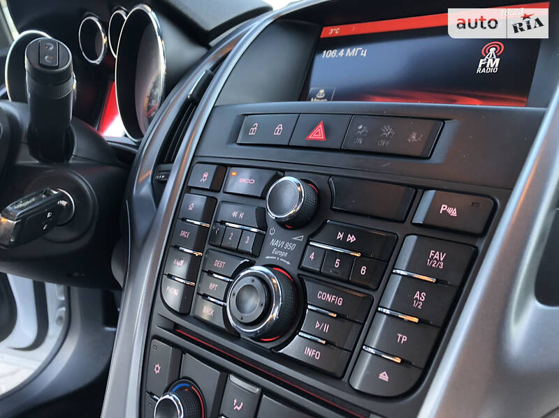 Універсал Opel Astra 2015 в Дрогобичі