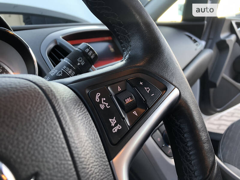 Універсал Opel Astra 2015 в Дрогобичі