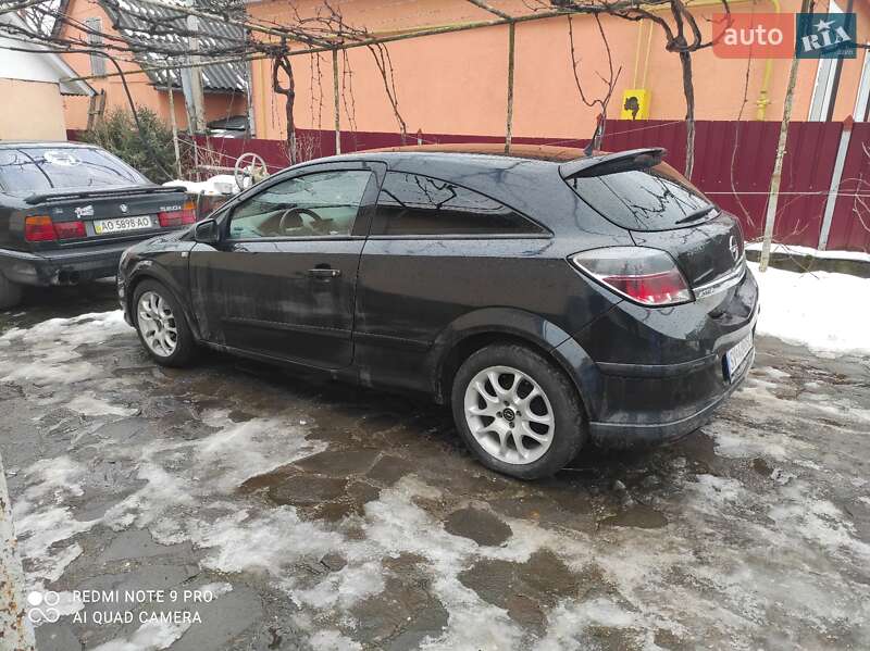 Купе Opel Astra 2006 в Ужгороде