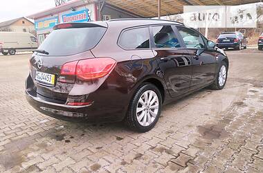 Универсал Opel Astra 2012 в Стрые