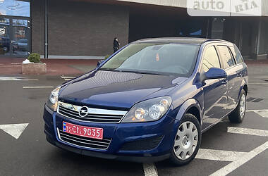 Универсал Opel Astra 2010 в Луцке