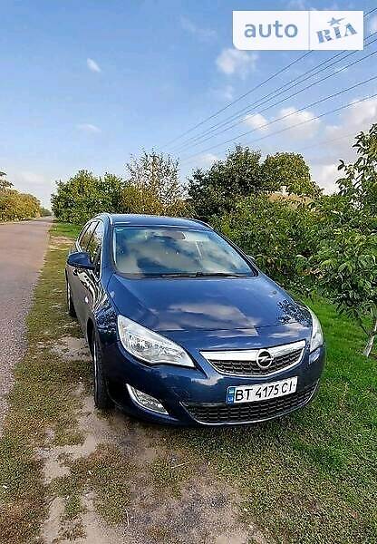 Универсал Opel Astra 2011 в Каховке