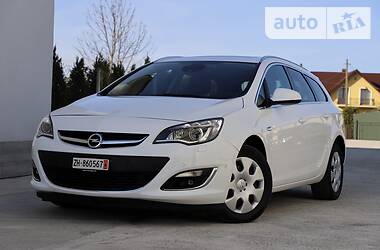 Универсал Opel Astra 2015 в Дрогобыче